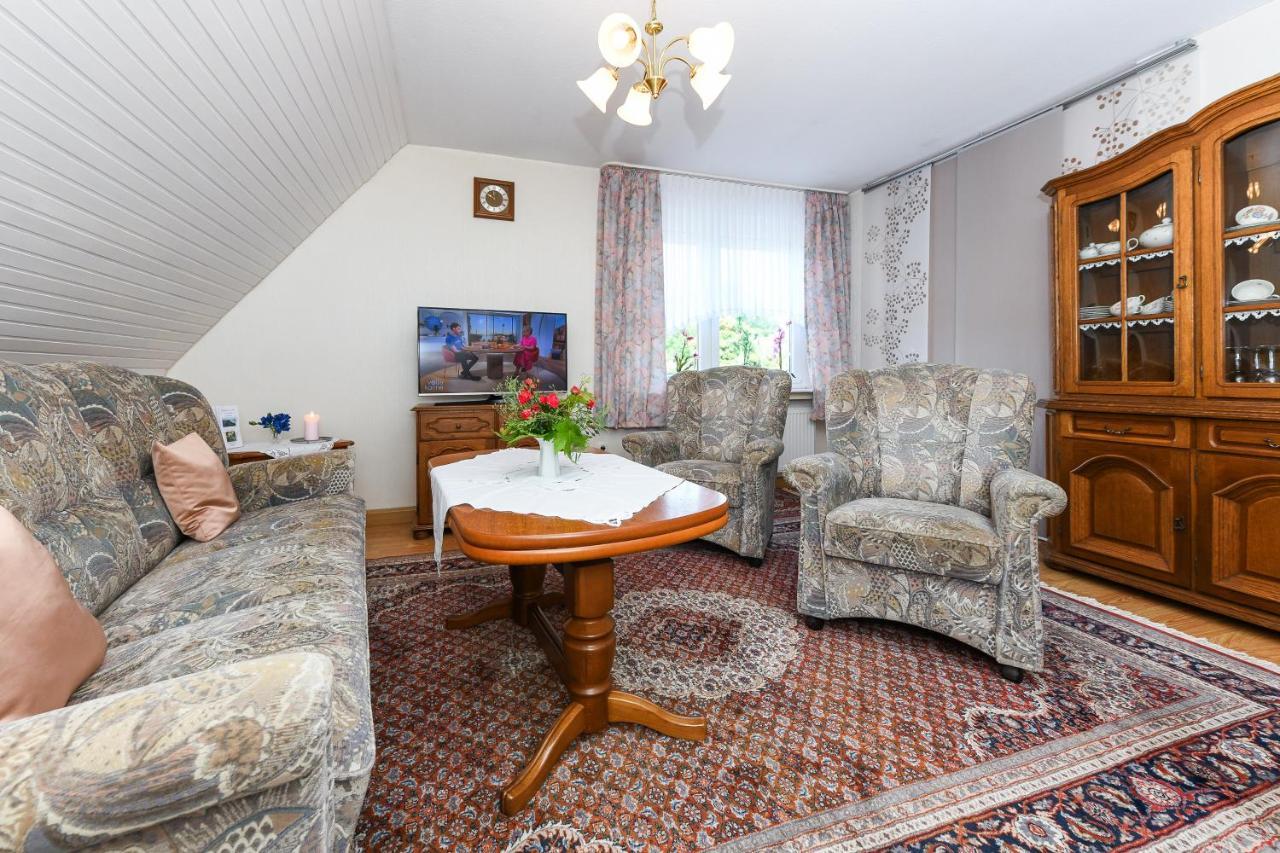 Ferienwohnung Im Haus Weinstock Esens Buitenkant foto
