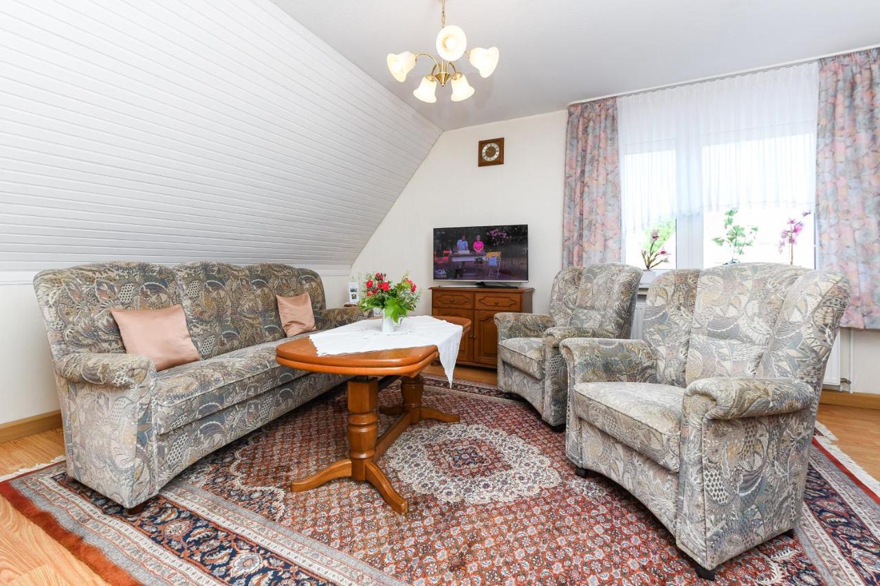 Ferienwohnung Im Haus Weinstock Esens Buitenkant foto