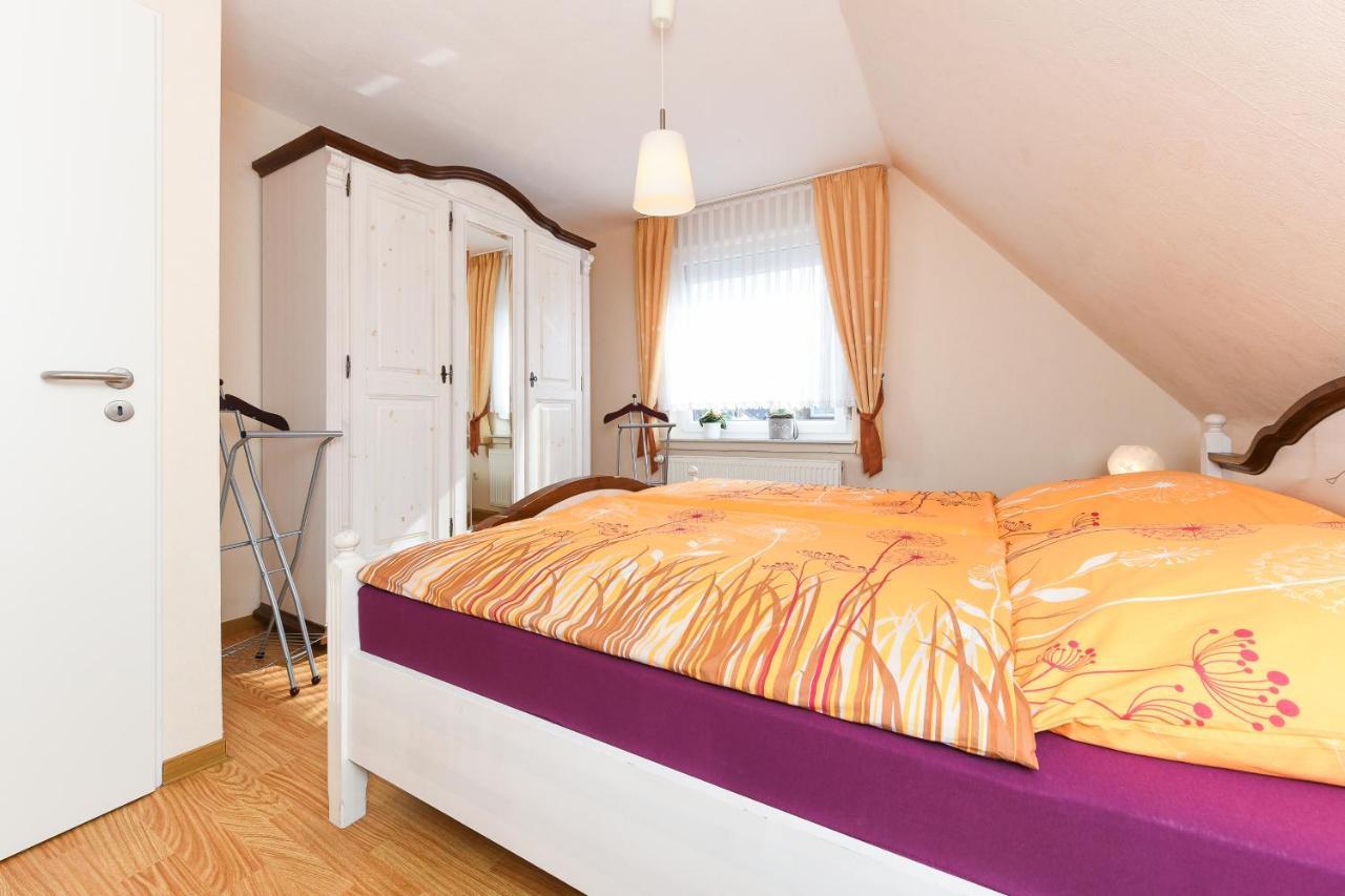 Ferienwohnung Im Haus Weinstock Esens Buitenkant foto
