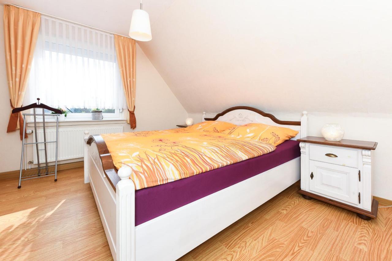 Ferienwohnung Im Haus Weinstock Esens Buitenkant foto